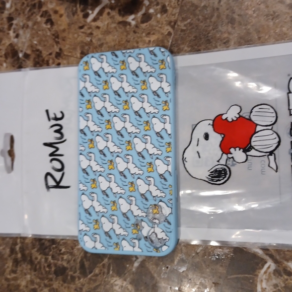 NWT Peanuts iPhone 12 mini case. - Picture 2 of 3